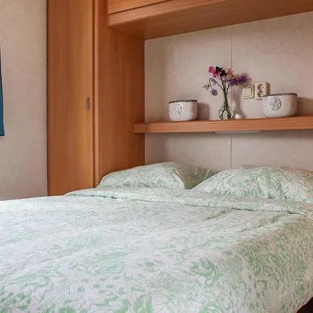 Huis Nr 4 مكان تخييم Woubrugge